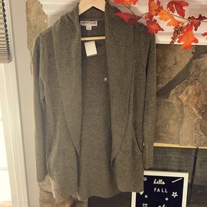 NWOT Small Barefoot Dreams Cozy Chic Lite sweater in size small in olive heather